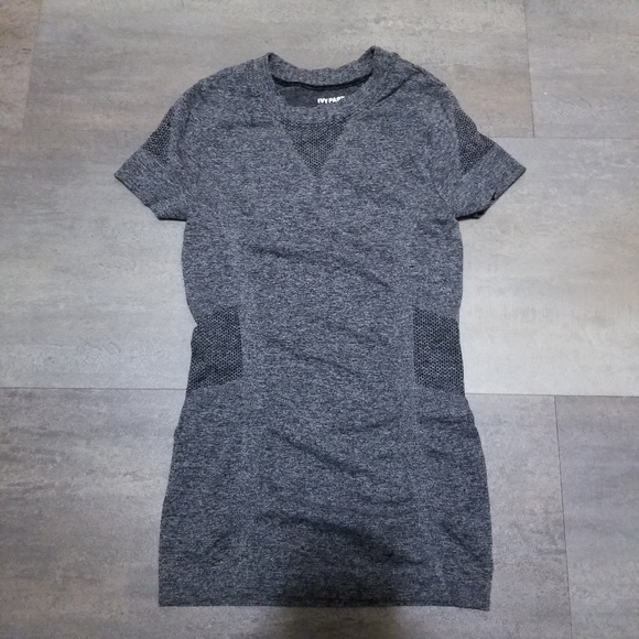 SOLD Ivy Park Seamless Top Small - Picture 3 of 5